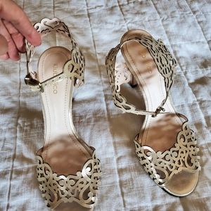 KLUB NICO SIZE 36/7 GOLD METALLIC SANDALS